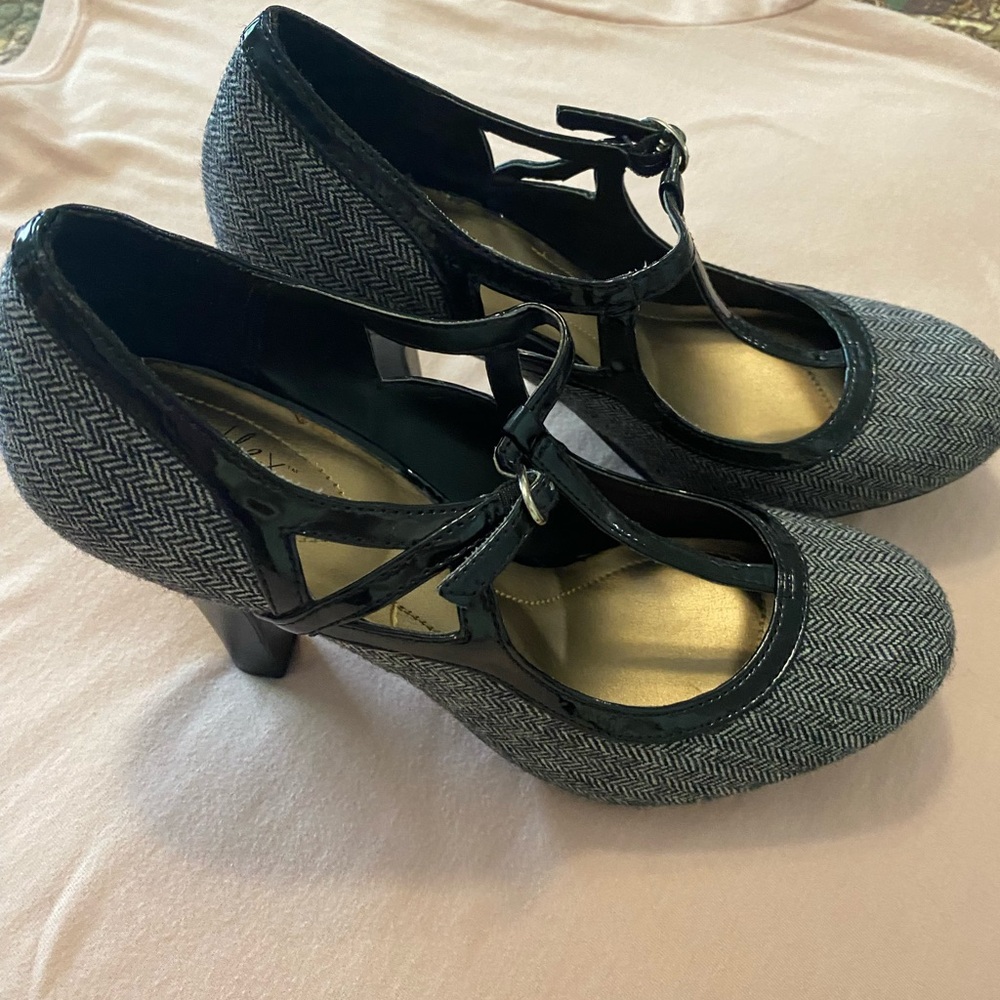 Dexflex Comfort Heels By Dexter, size 8.5, like new worn maybe twice.